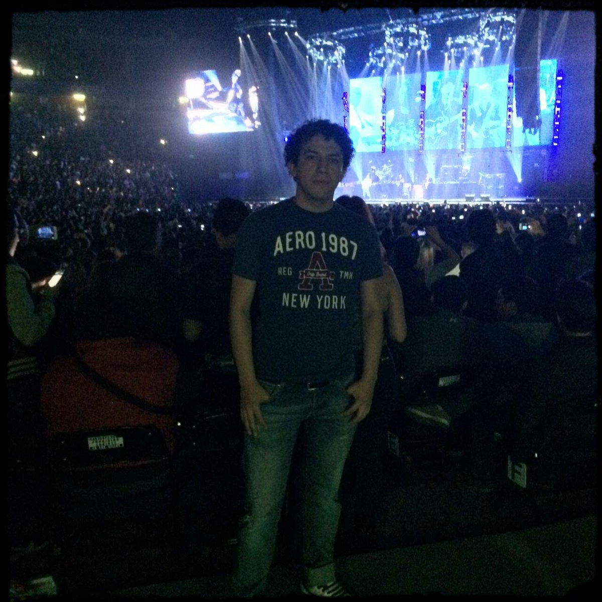 amaromx88's tweet photo. #Caifanes #lLaCelulaQueExplota #PalacioDeLosDeportes ExcelenteCompañia 😉✌🍻🍻 https://t.co/FULfXQs4f4