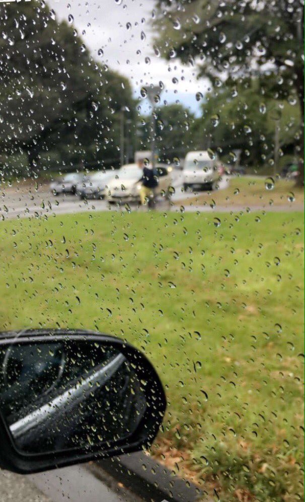 ياليت الشوارع كلبوها  مثل شارعك ..
على شان  لا مريت مـ حس بالوحشه