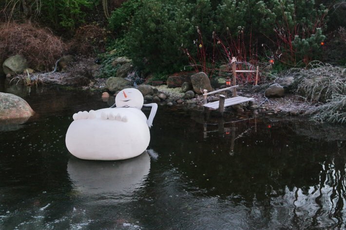 Snowman on a holiday in gothenburg #gothenburg #snowman