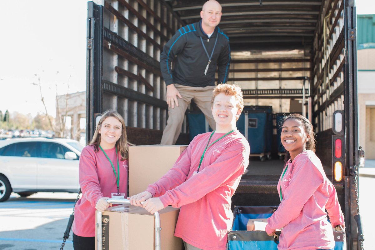 RichlandTwo's tweet photo. @SV_Vikings senior Madalyn Morris and fellow Vikings collected over 2,000 books for the R2 Ready to Read campaign! #WinterDays #bethespark https://t.co/6iRW6UAnsK