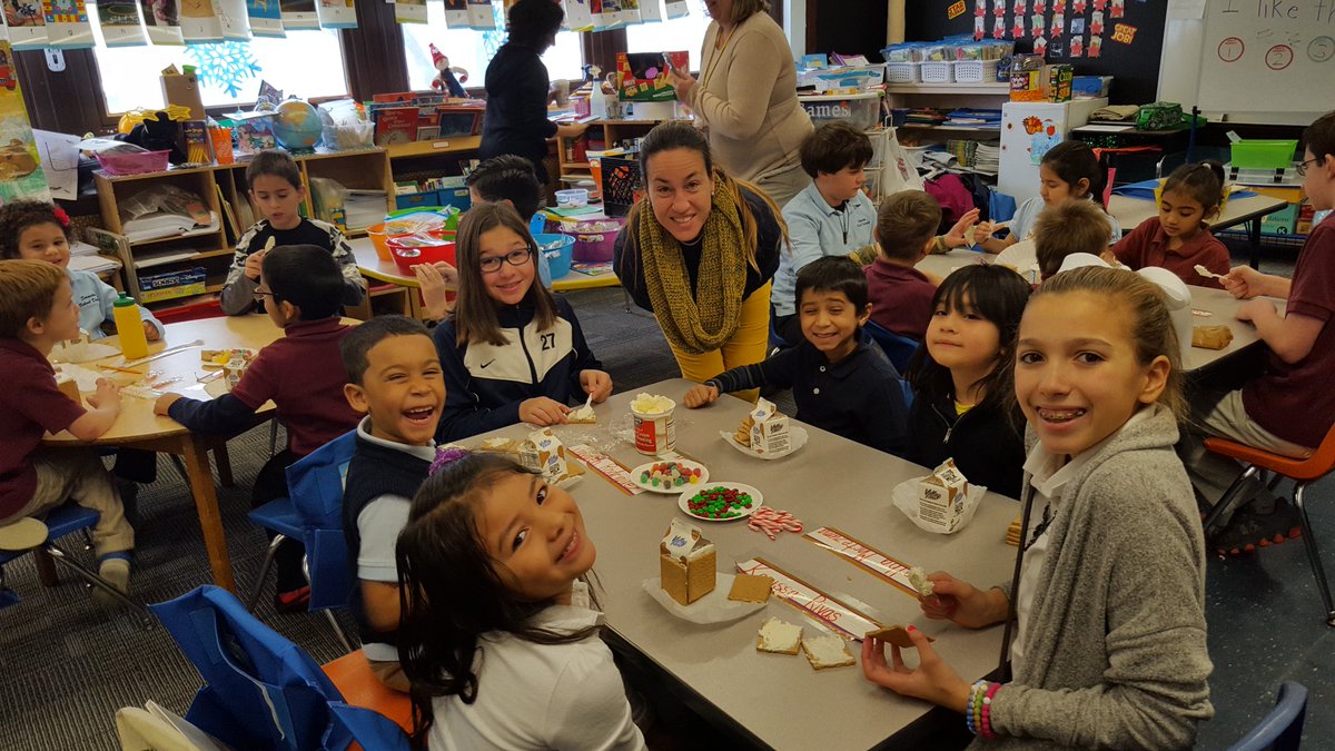 6th grade class officers making gingerbread houses with Mrs. Phillips' kindergarten class at John Adams. @nsis_scranton