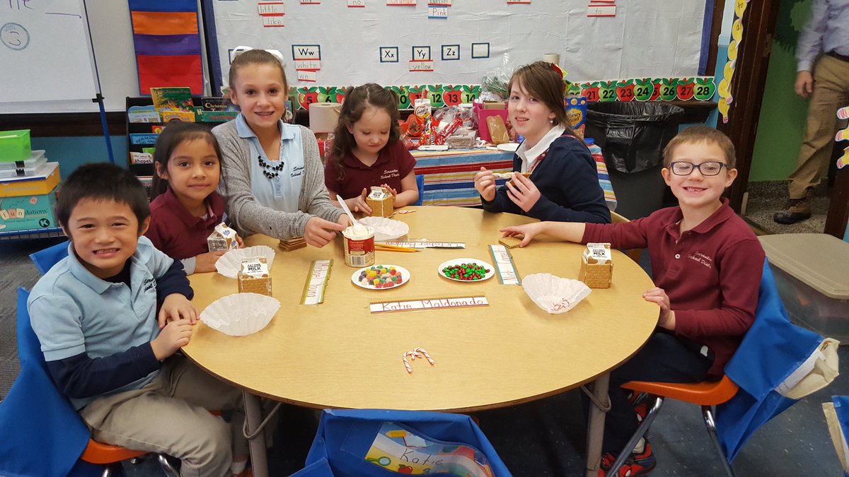 6th grade class officers making gingerbread houses with Mrs. Phillips' kindergarten class at John Adams. @nsis_scranton