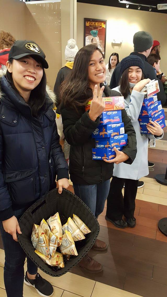 GiveABoxOrg's tweet photo. Thank you to students from @Mizzou's Asian Christian Fellowship for using their swipes to purchase chips, granola bars and more! https://t.co/imGnKkZDIM