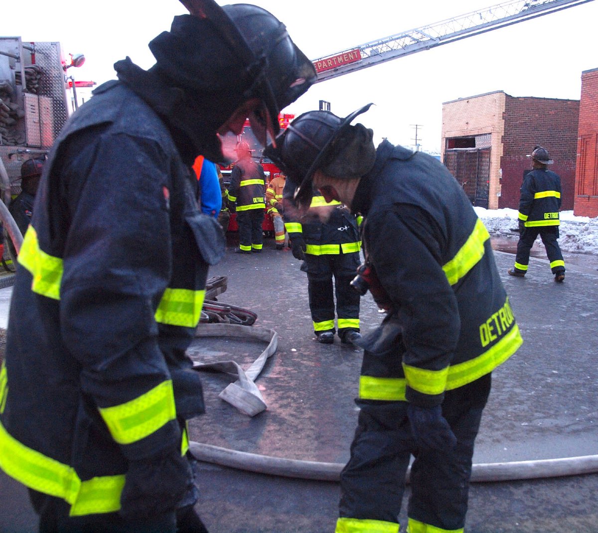 Detpublicsafetyfndtn On Twitter Check Out The New Turnout Gear For Detroitfire The Sets Should Be To Firefighters This Week It S Stronger Lighter Than Their Old Gear Https T Co 3pzvknl0z3