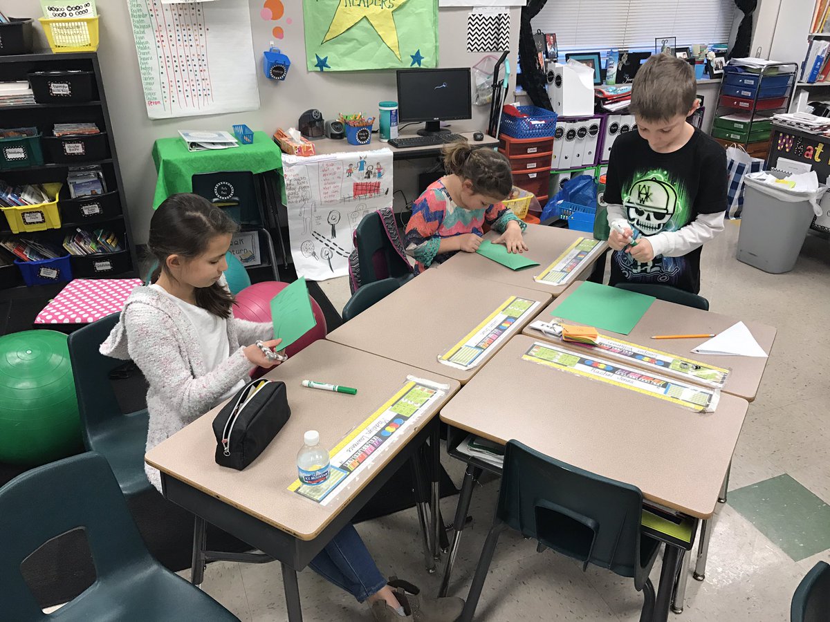 EarlyLearningDr's tweet photo. Attendance Read Aloud with Ms. Roberts #christmastreefun #duellolearns https://t.co/QgT3HlSEtB