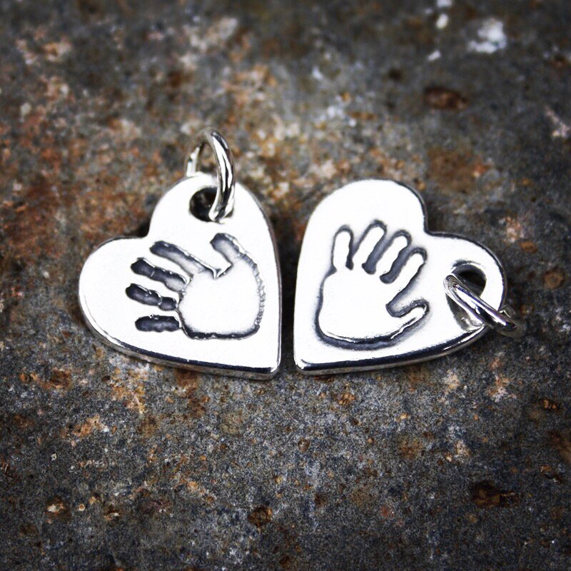 smallprintlpool's tweet image. High Five! I’m taking Christmas orders until the weekend folks 🎄🎁🎄🎁#ChristmasIsComing #GiftIdeas #MakeItSpecial #ChristmasGifts #handmade