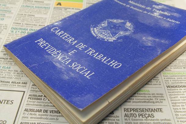 EstadaoEconomia's tweet image. Salário de trabalhador brasileiro é o que mais cai entre grandes economias #Estadão bit.ly/2gGmZfH