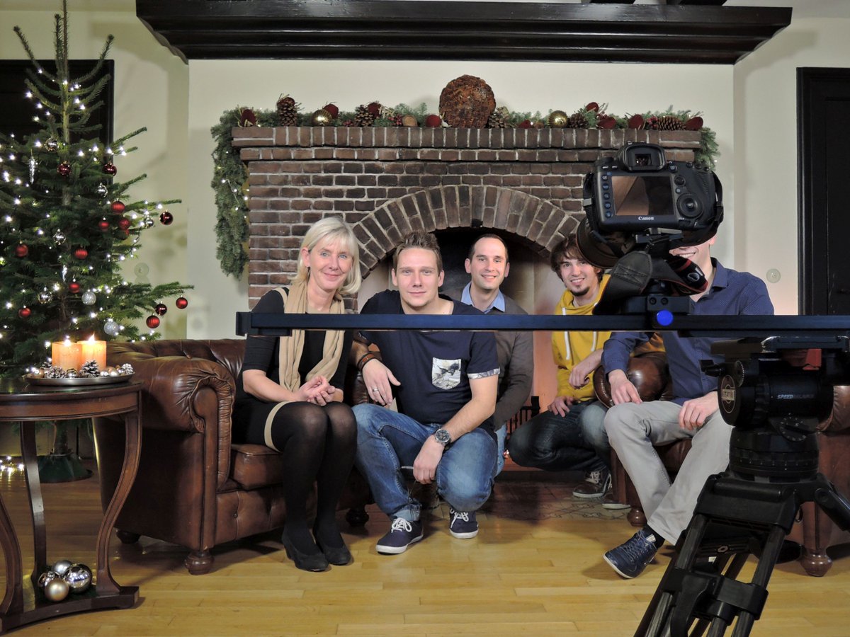 BjoernSteffens's tweet photo. Heute wurde mit einem tollen Team Teil 2 des TV-Berichts über den #Weihnachtsfilm gedreht! Sendetermine (Bericht/Filme) folgen bald hier! https://t.co/jo0wuEHc1L