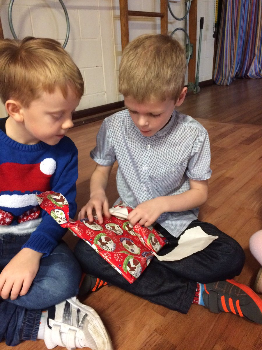 STAClassDevon's tweet photo. Pass the parcel fun! Well done Lexie, our winner! 🎄 #teamstannes https://t.co/khaQJ7Trkj