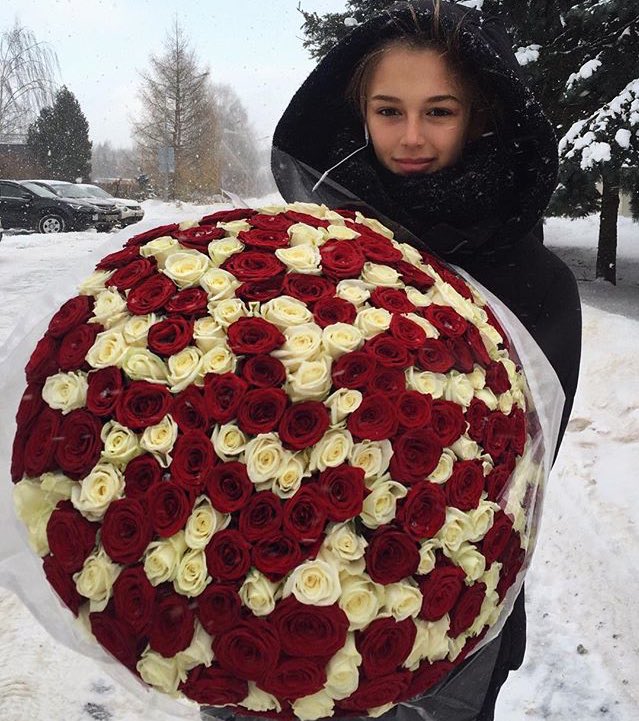 cocomonetcox's tweet photo. This flower👌🏻💐🌹 https://t.co/93SF19GSK2