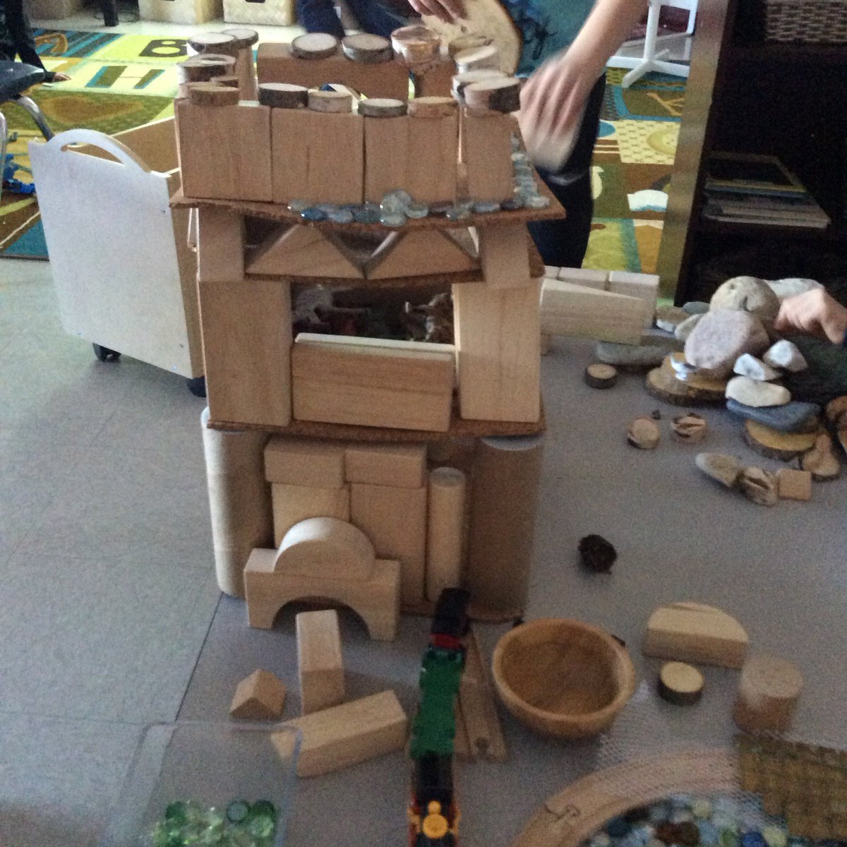 116SSES's tweet photo. A three story building with a watch tower on top for its inhabitants. What creative building ideas! https://t.co/qStRImcmOt