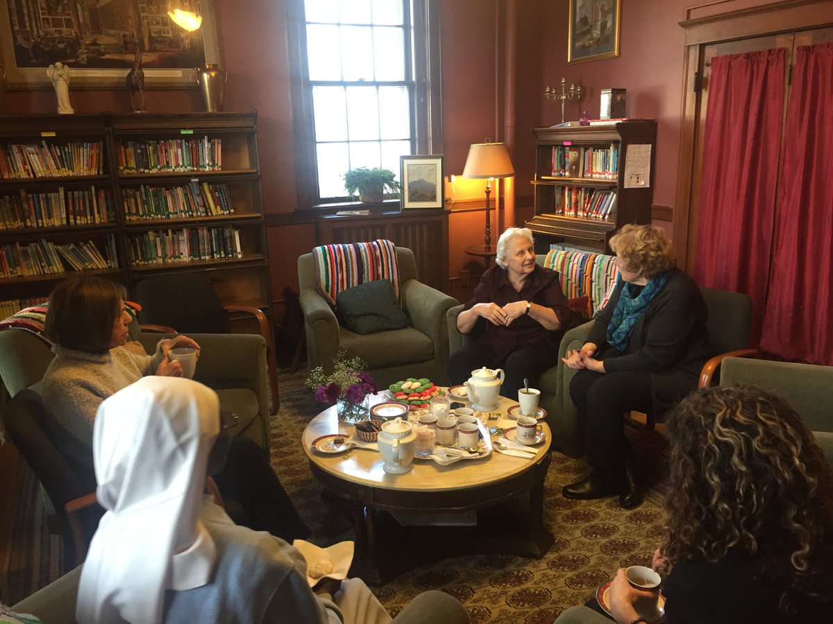 ParacleteBoston's tweet photo. Good things are done when great people sit together #MemoirChat #Bookreading #TeaTime https://t.co/4s7D7EuUOb