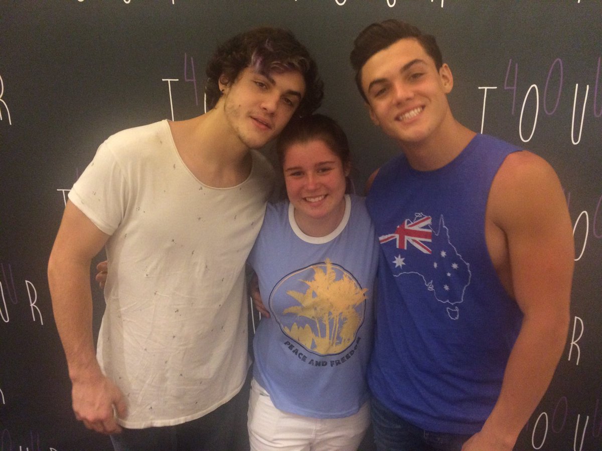 ggraysondolann's tweet photo. HAPPY BIRTHDAY TO MY FAVOURITE TWINS, THANKS FOR MAKING MY NIGHT WORHT IT ❤ @EthanDolan @GraysonDolan https://t.co/rrzvO6m0g7