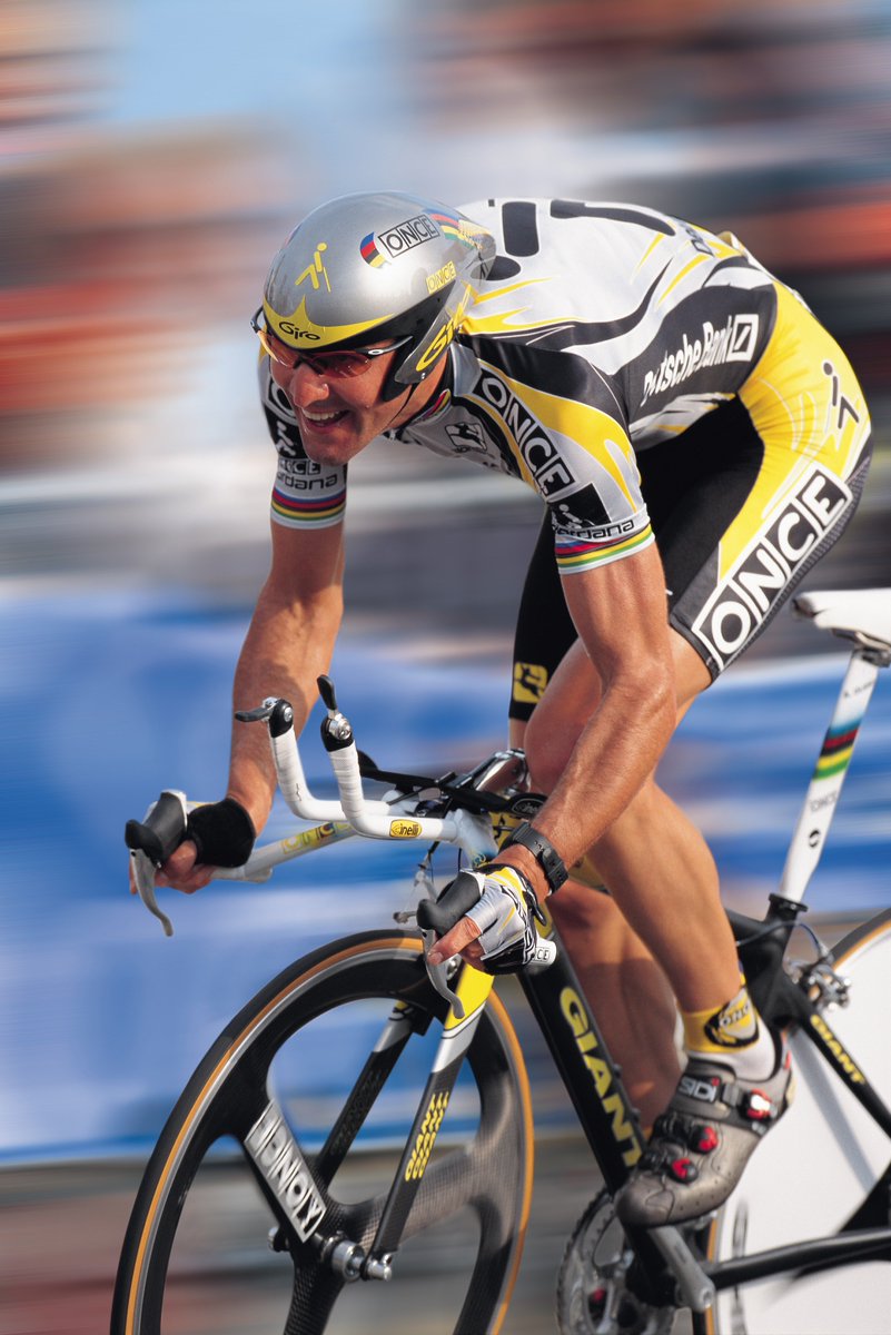 GiantCanada's tweet photo. #TBT classic shot of Abraham Olano hitting warp speed on his #TCR Aero!

Retrospective: https://t.co/U0dyc6yEmx

#totalcompactroad #cycling https://t.co/f5K62cLbpV