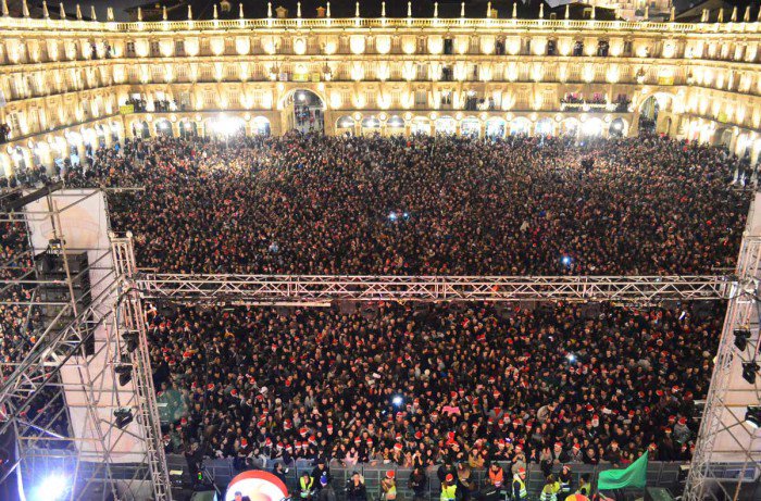 CruzRojaSalaman's tweet photo. Si estás en la #NU16 recuerda Pásalo genial con responsabilidad. Y si nos necesitas estamos cerca o llama al 112 (foto @LaCronica_SA) https://t.co/5e7RsZeCN1