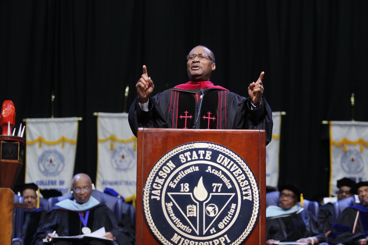 JacksonStateU's tweet photo. #JSUGrad16 - Rev. Jerry Young defines success and excellence for fall 2016 graduates https://t.co/mZiUM9HgUL https://t.co/nWoGIguz9z