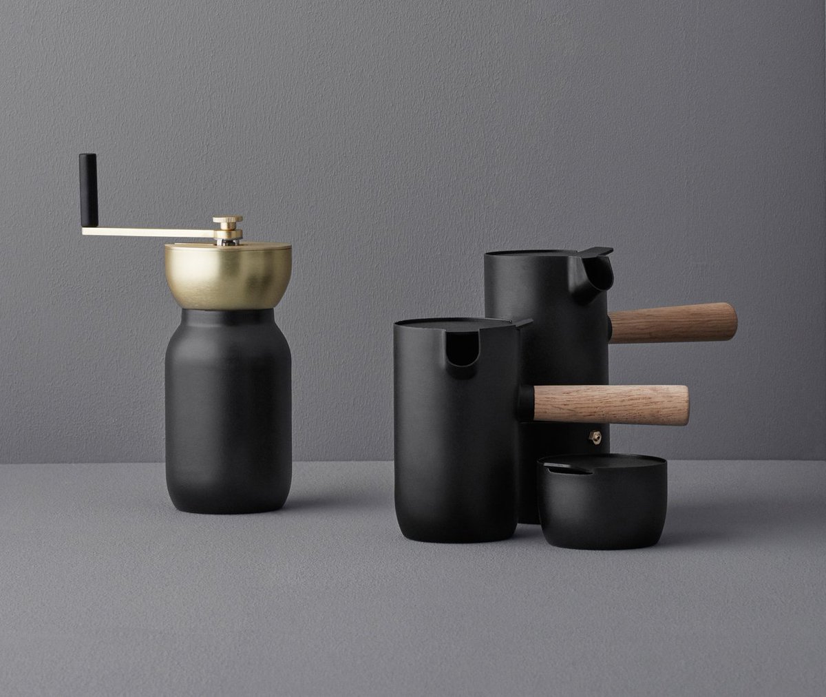 skandium_com's tweet photo. Great Collar coffee set by @somethingbureau a #designawards nominee @wallpapermag https://t.co/yxUPPiBXmr congratulations guys! https://t.co/kzAjGGayWI