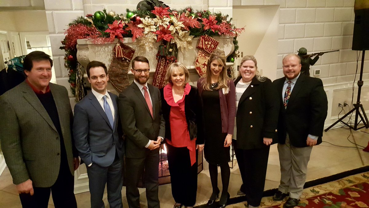 MaryFallin's tweet image. Great seeing some of my original #FallinForGovernor campaign staffers tonight!