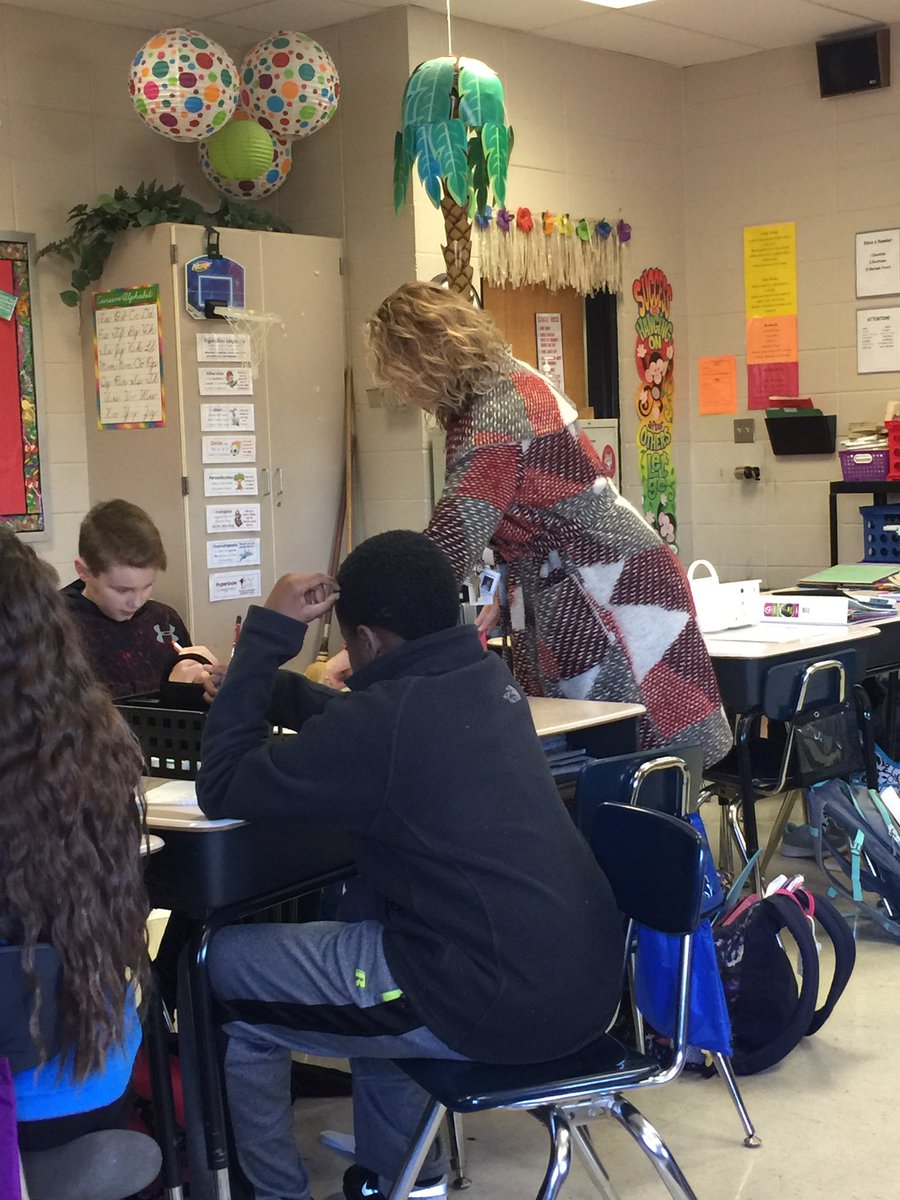 leeslearning's tweet image. #LeeandSharp#TeamTeaching #ArgumentWriting#RISStrong #OurNewNormal @MadCoSchools @angiesharp455 @JenTaylor_MCSS @NancyCurry8 @BRSOE