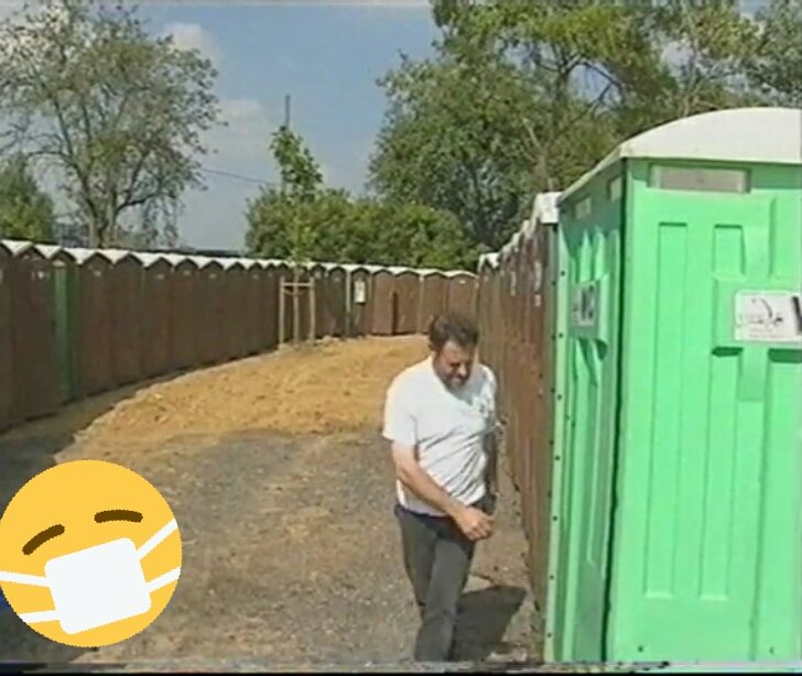 jellemarien's tweet photo. De tijd dat festival wc's nog echt festival wc's waren ;-) trowback #rw99 --》#rw17 #blessthefuture @RockWerchter @festileaks #rockwerchter https://t.co/z3Mazr4thz