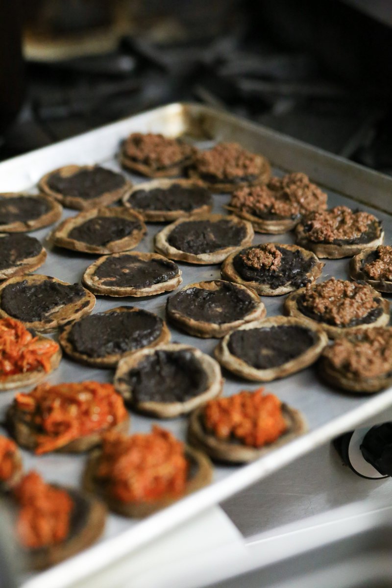 Its snowy...time to get some o' that Mexican comfort food. <a href="/UberEATS/">Uber Eats</a> <a href="/foodora_ca/">foodora_ca</a> <a href="/GrabbMobile/">grabb</a> <a href="/ritual_co/">Ritual</a> Don't want snow? Use food apps!