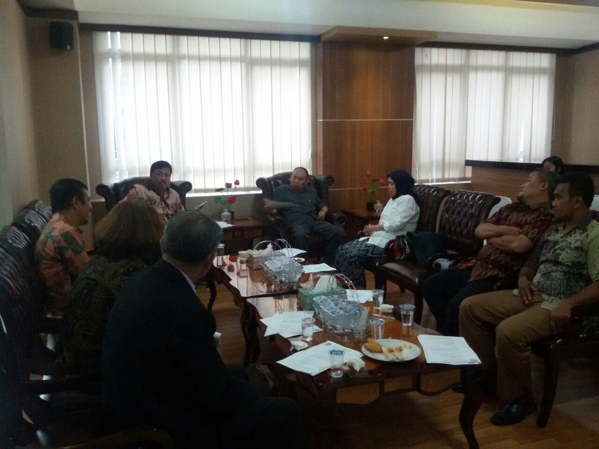 andi_jamaro's tweet photo. Memantau persiapan pelantikan IKA IKIP UNM, bersama rektor UNJ. https://t.co/5D4TXIBFOr