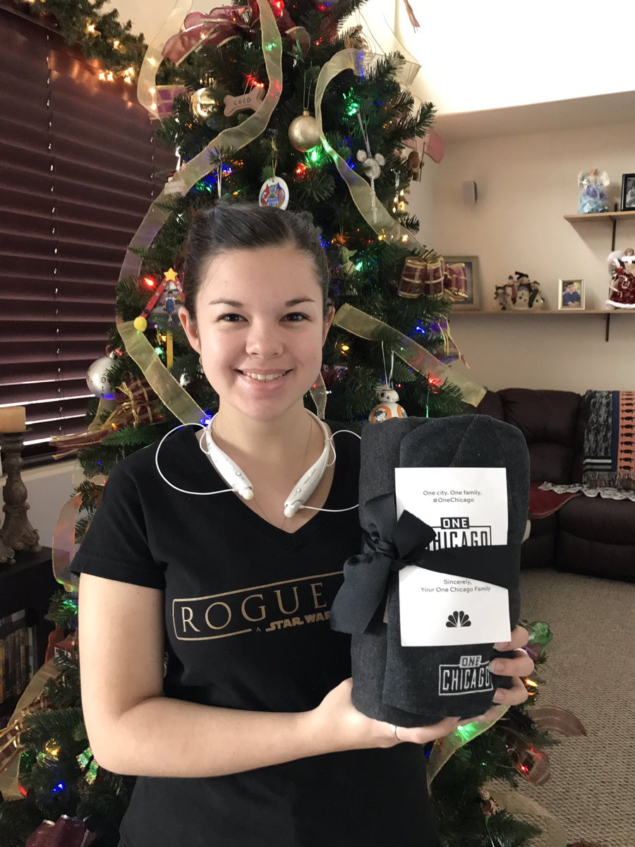 AlexxPetrella's tweet photo. Look what I got; a #OneChicago sweatshirt! I won it doing trivia. @NBCChicagoFire @NBCChicagoPD @NBCChicagoMed @chicagojustice 🚒🚓🏥⚖️ 😍😘💖 https://t.co/GXBjlHzDL5