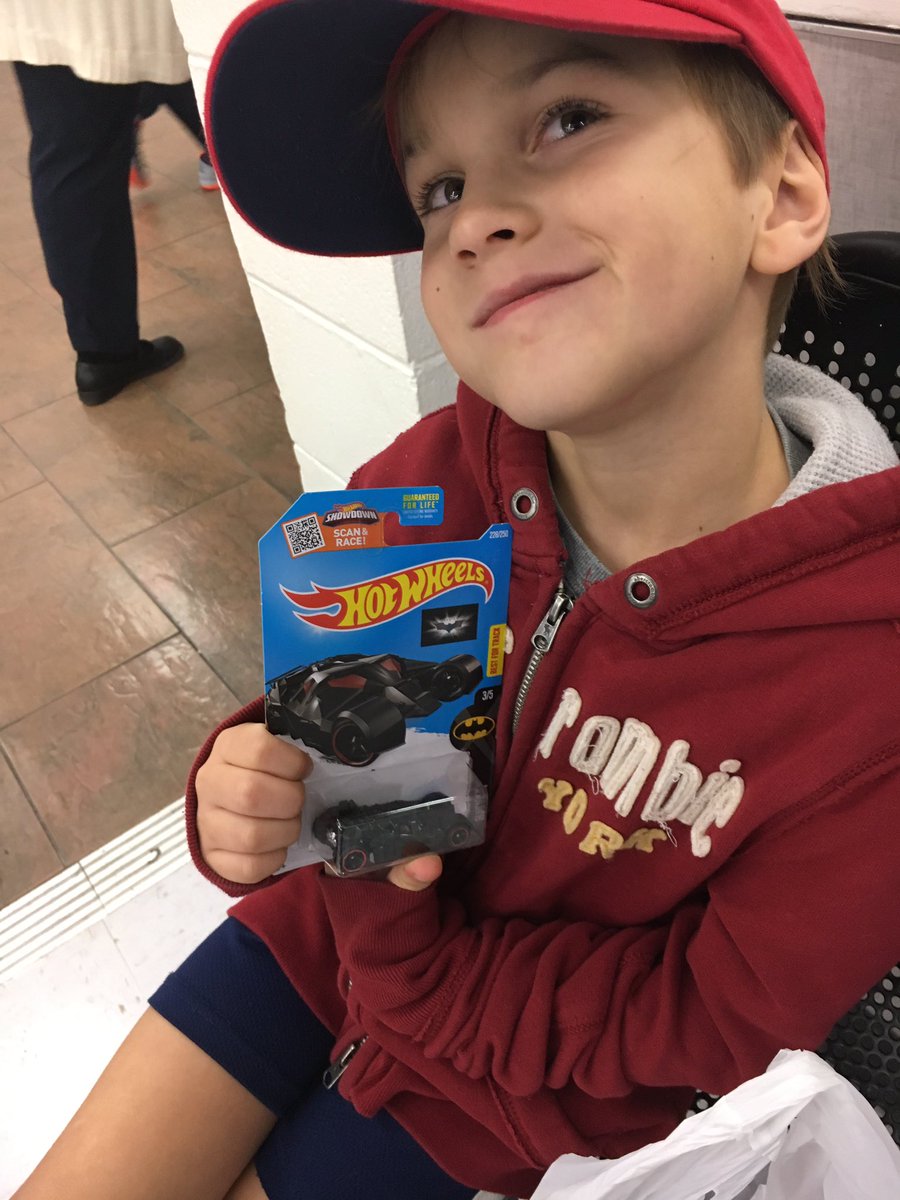 kaylee_blankee's tweet image. This lady gave me $30 and told me to buy him what he wanted bc she thought I was a teenage mom