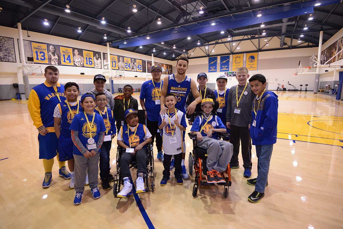 warriors's tweet photo. .@StephenCurry30 making wishes come true ⭐ #SeasonOfGiving #NBACares @sfwish https://t.co/H7sKVXCc3b