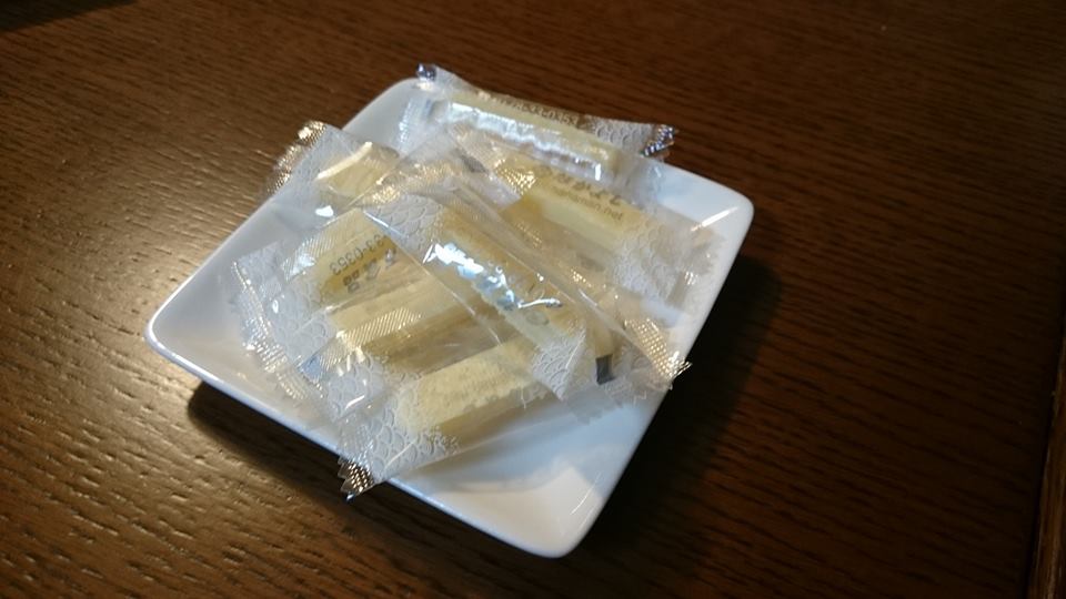 Visitはちのへ 八戸の鉄板土産といえば 花万食品さんの なかよし でしょう 八戸産のイカとデンマーク産チーズの見事なハーモニーは ビール ワイン 日本酒などなどの進みを早めてくれます 少し高級なおつまみですが 満足感は高いです T Co