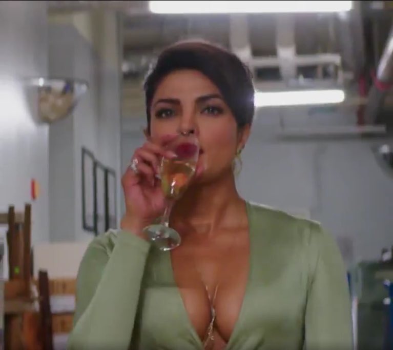 fanclub_pc's tweet image. The clock is ticking, #PCManiacs! 2 hrs to go! VOTE AND VOTE AGAIN AND AGAIN For @priyankachopra goo.gl/18OF0g! #QueenPriForPCA