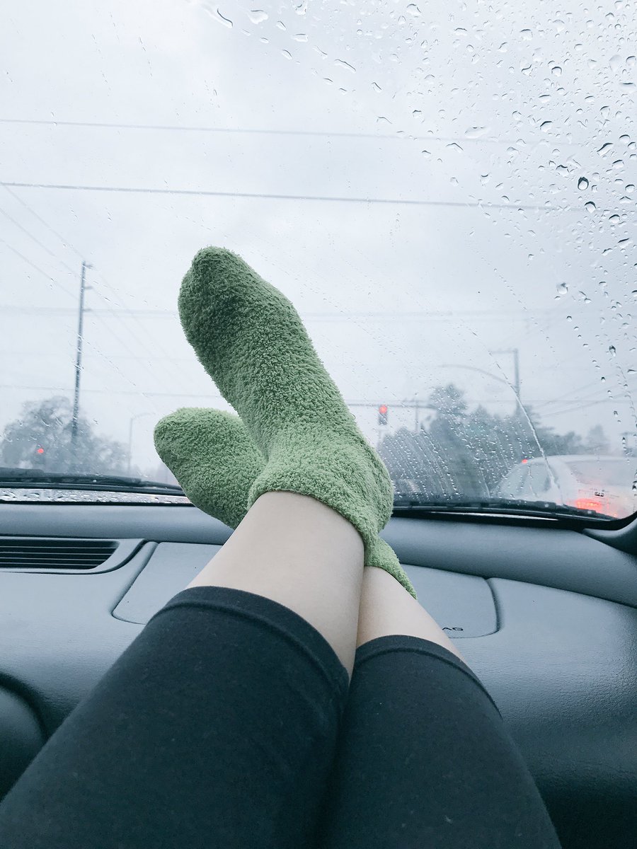 Sir_Dongsaeng's tweet image. Warm fuzzy socks for a rainy day
#aesthetic #ashell