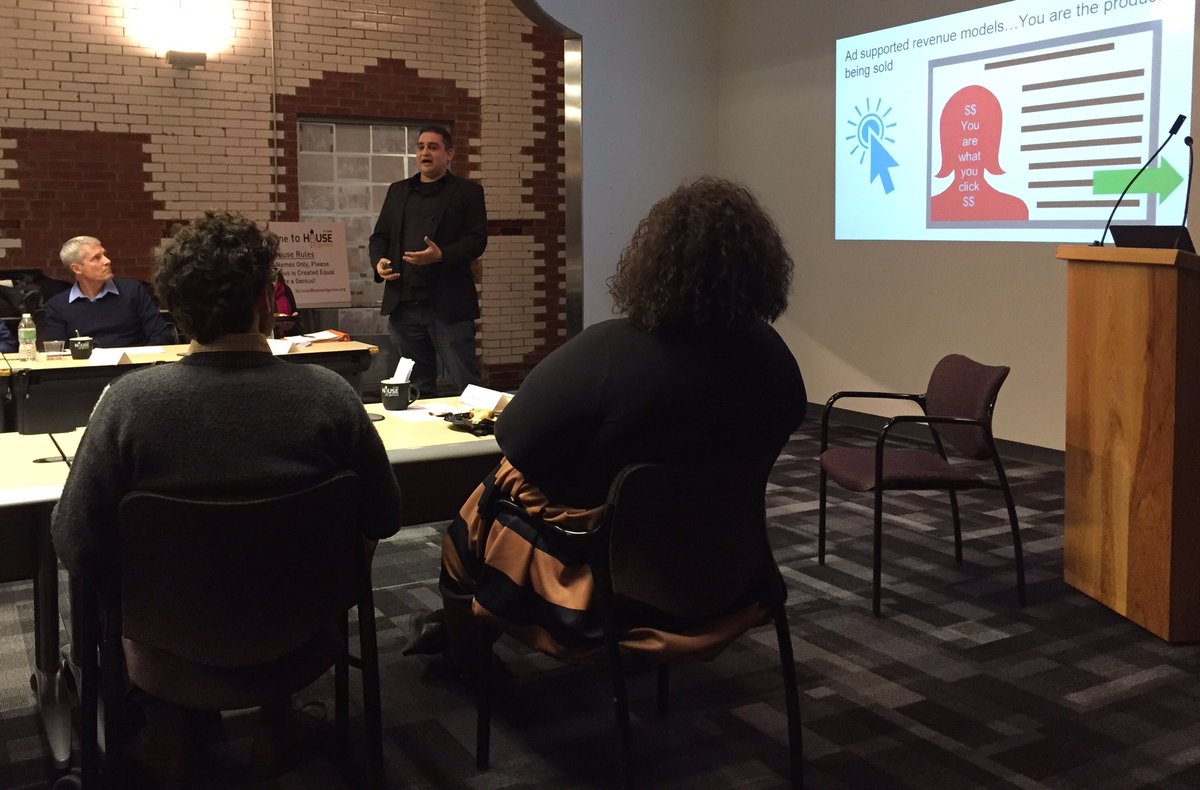 GeniusSTL's tweet image. Jonathan and his "vintage social media" site, #moblog, put people before profits and products. Are we ready for a reboot?