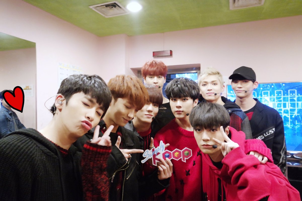 _Simplykpop's tweet photo. 추위에 필요한 건~ #업텐션 의 뜨거운 열정🔥파워풀한 에너지💥 아니겠습니까‼️ 잠시후 11시 #심플리케이팝 #simplykpop 에서 #UP10TION 이 보여 줄 #하얗게불태웠어 #WhiteNight 무대~ 모두 놓치지말고 본방사수👻👻 https://t.co/MpMezkgvkc