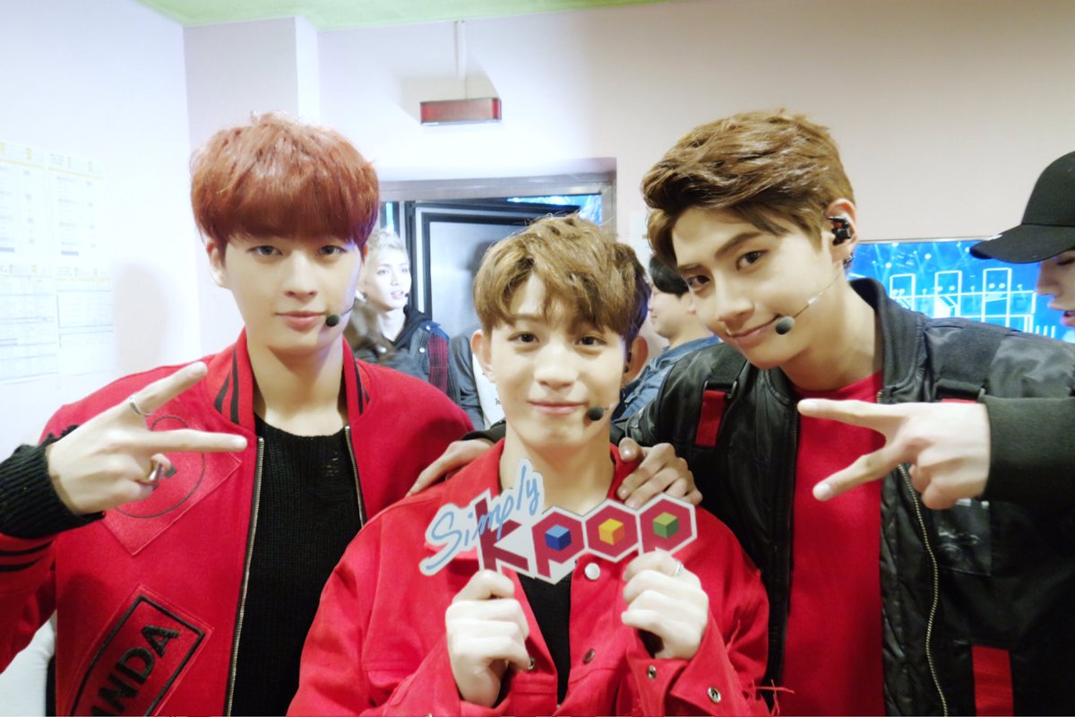 _Simplykpop's tweet photo. 추위에 필요한 건~ #업텐션 의 뜨거운 열정🔥파워풀한 에너지💥 아니겠습니까‼️ 잠시후 11시 #심플리케이팝 #simplykpop 에서 #UP10TION 이 보여 줄 #하얗게불태웠어 #WhiteNight 무대~ 모두 놓치지말고 본방사수👻👻 https://t.co/MpMezkgvkc