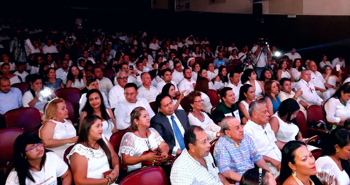 noticucuta's tweet photo. #AEstaHora: Silvio Brito canta en #RecitalMusical y homenaje al maestro Alfredo Gutiérrez, con Gob. @WilliamNdeS #TeatroZulima #Cúcuta https://t.co/fjsAv6obBr