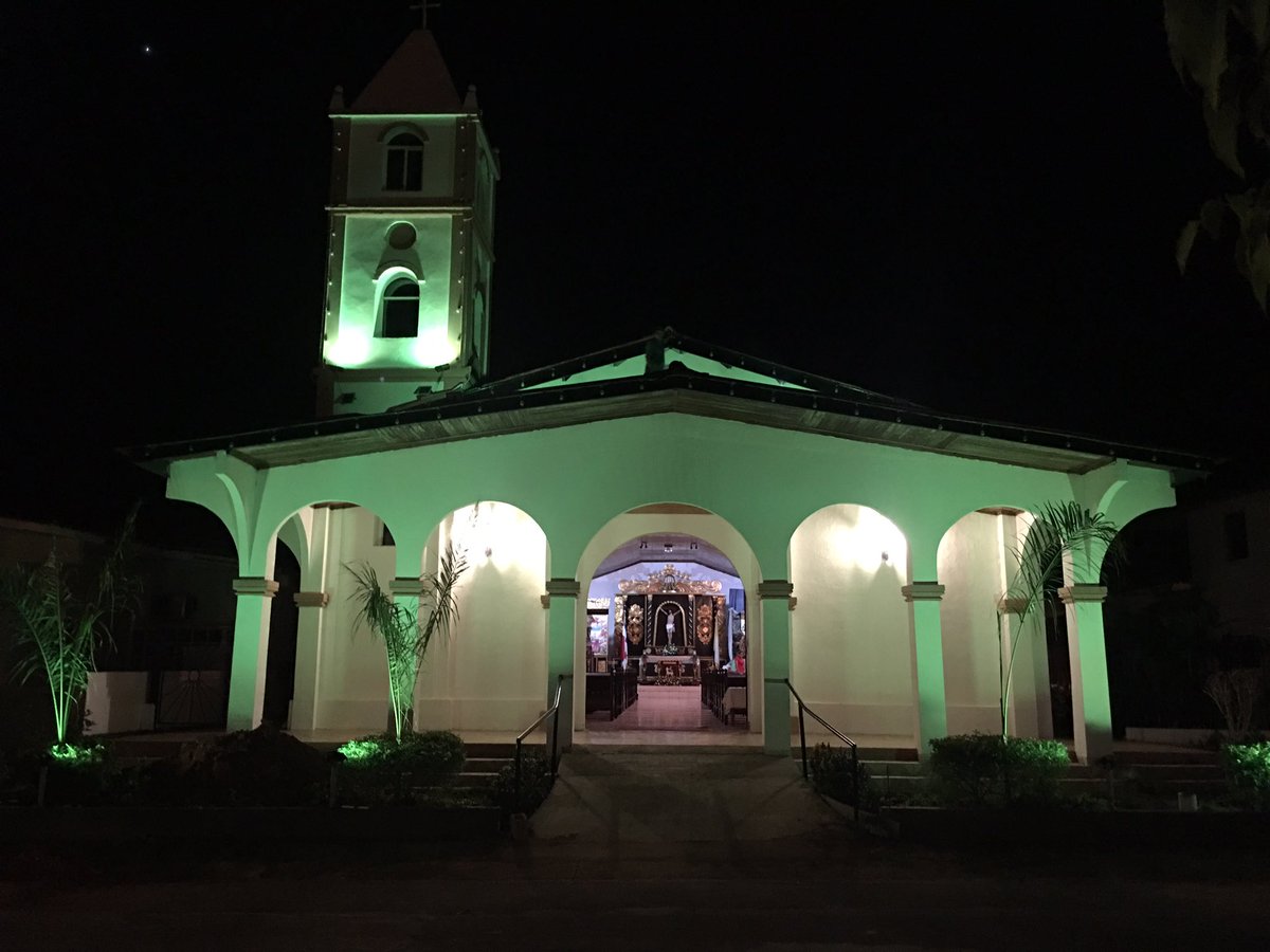 Así luce el Parque de Pedasi, probando la Iluminación de la iglesia de Santa Catalina <a href="/LoMejordeAzuero/">Lo Mejor de Azuero</a> <a href="/PedasiLS7/">Pedasi Los Santos</a>