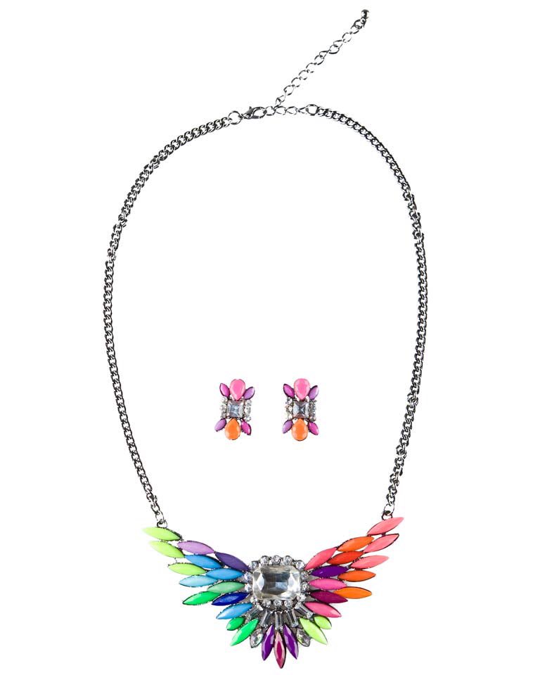 MintandLolly's tweet photo. Christmas is just around the corner! Look cute for St. Nick in our sweet #jewelry items! Everything is 50% off! #mintandlolly #style #gifts https://t.co/HGM180lsFj