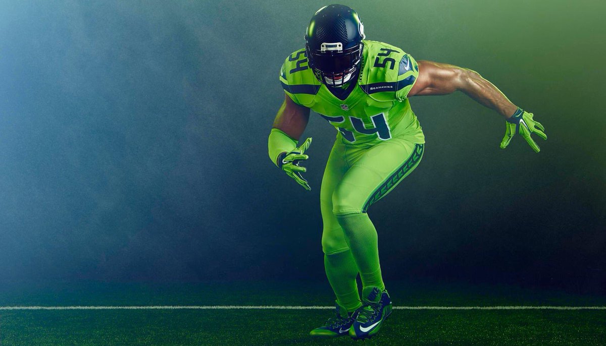 MHoneyy's tweet photo. Seattles uniforms look fresh af #ColorRush https://t.co/gBFLT4TA2a