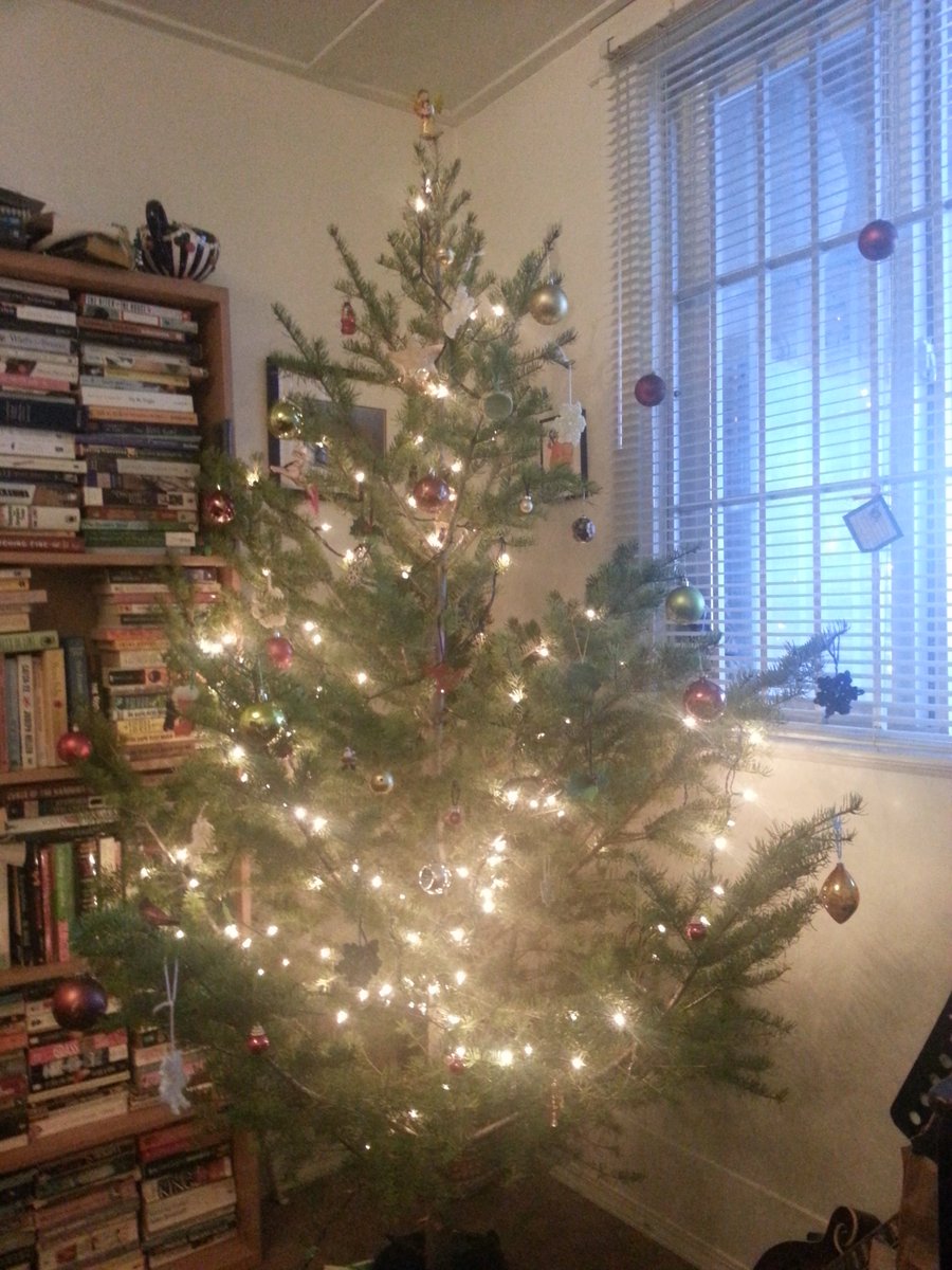Alisong604's tweet photo. What's happening on the blog? #Christmas is happening! https://t.co/086Peyv9SX #blog #eastvanchronicles #HappyHolidays https://t.co/PLLkEB2q3F