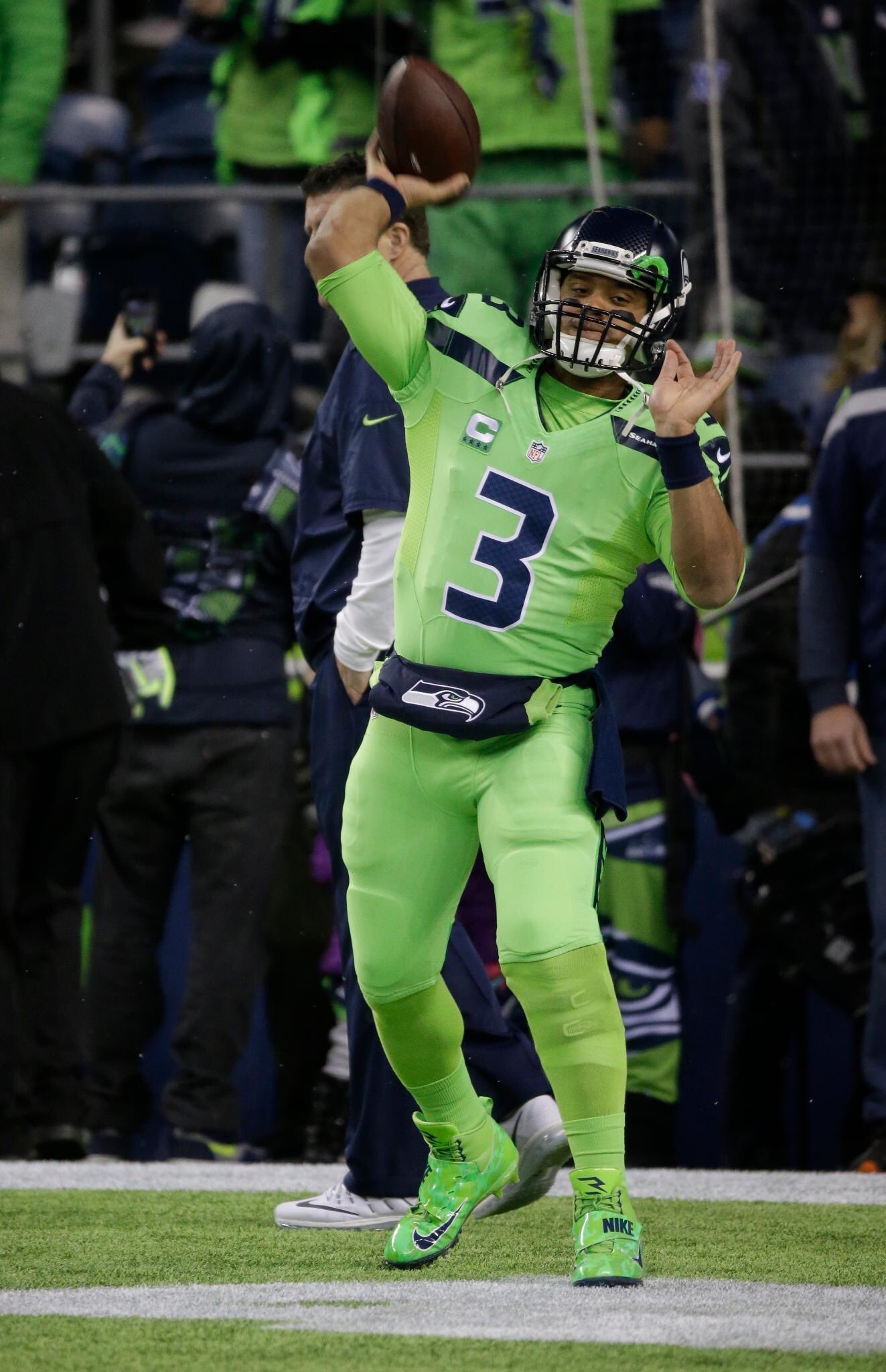 Russell wilson hotsell color rush