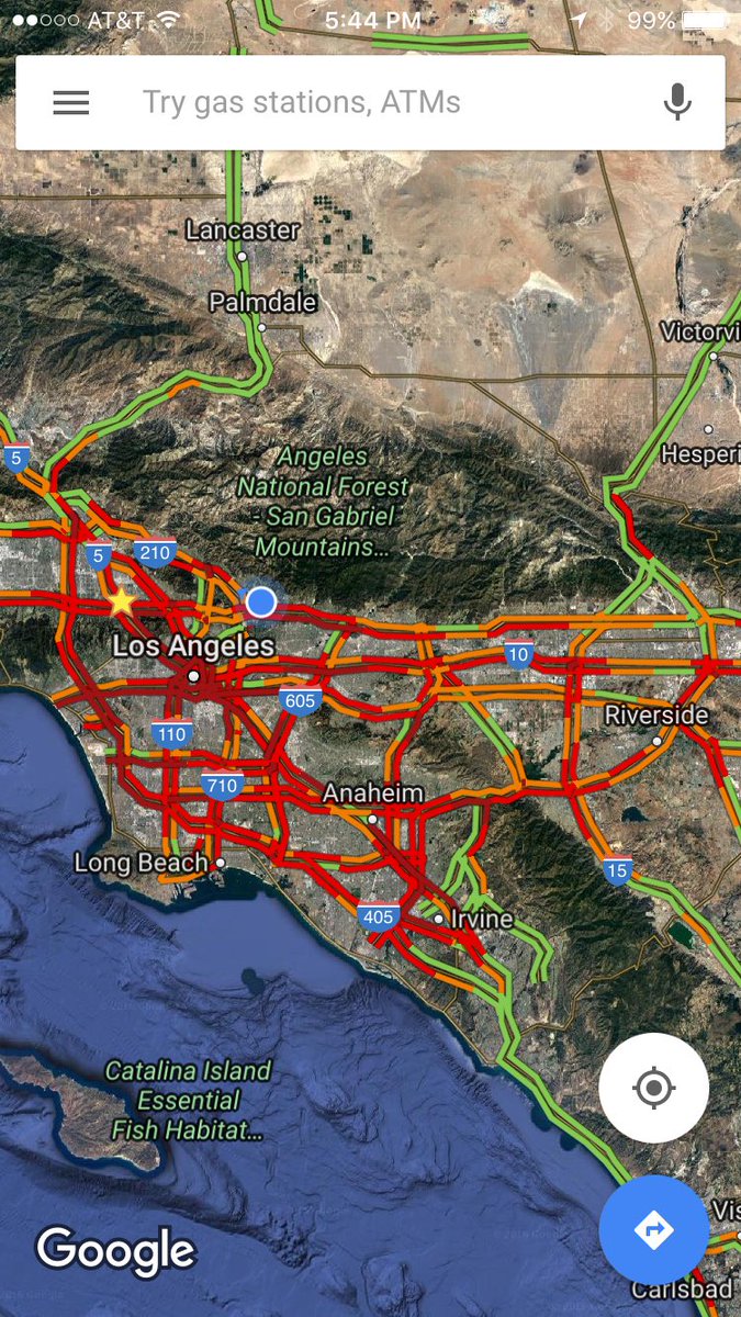BradRay44's tweet image. How to tell it's raining in LA.