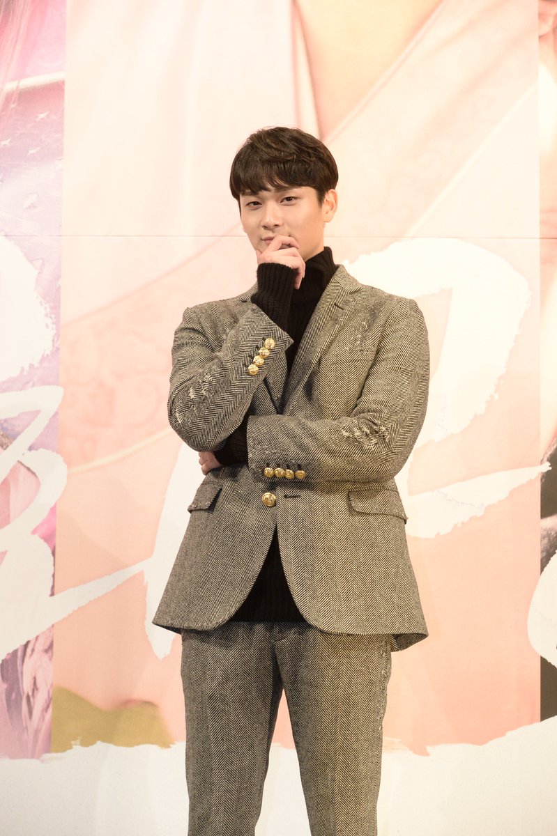 상큼하거나😆 시크하거나😎 
미스테리하거나🤔 러블리하거나😍 
4.인.4.색. 세상 멋진 #화랑 이들🎶
#최민호 #도지한 #조윤우 #김태형