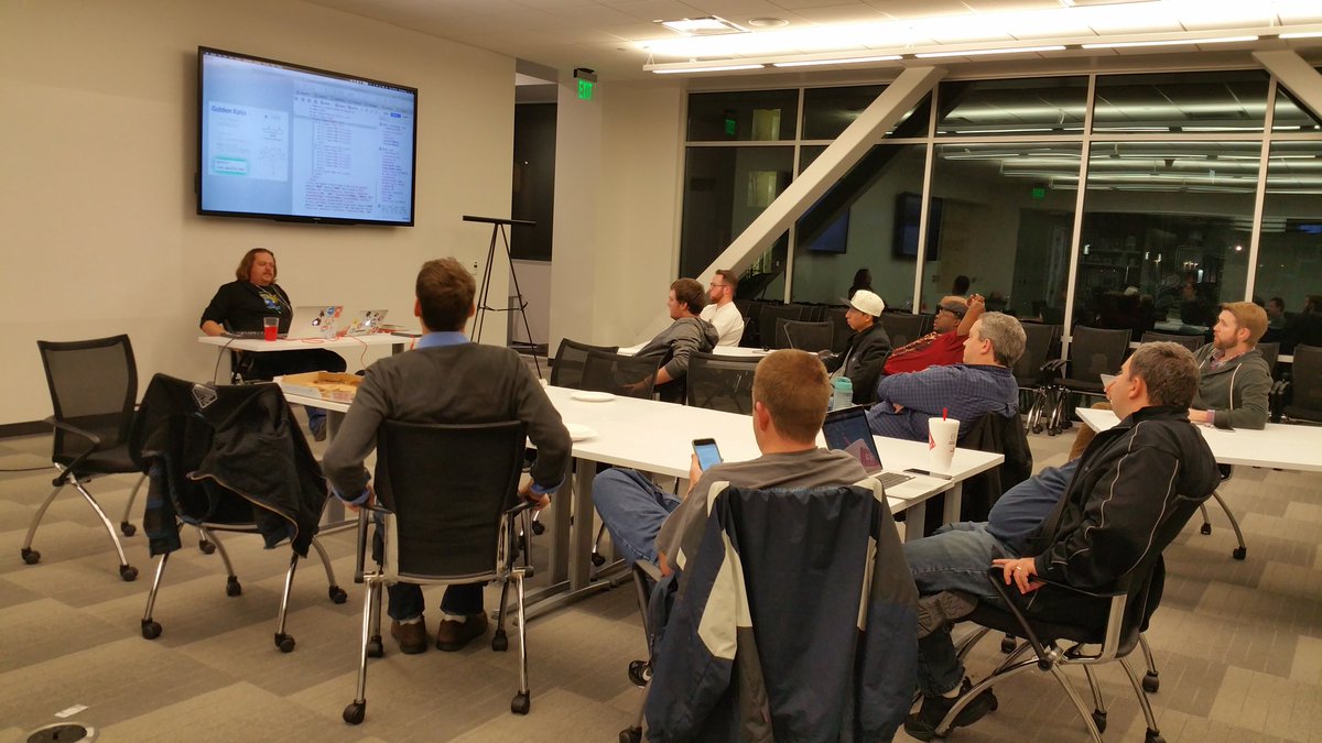 mbniebergall's tweet image. Great #uphpu by @travenasty on CSS magic, thanks for pizza @utos !