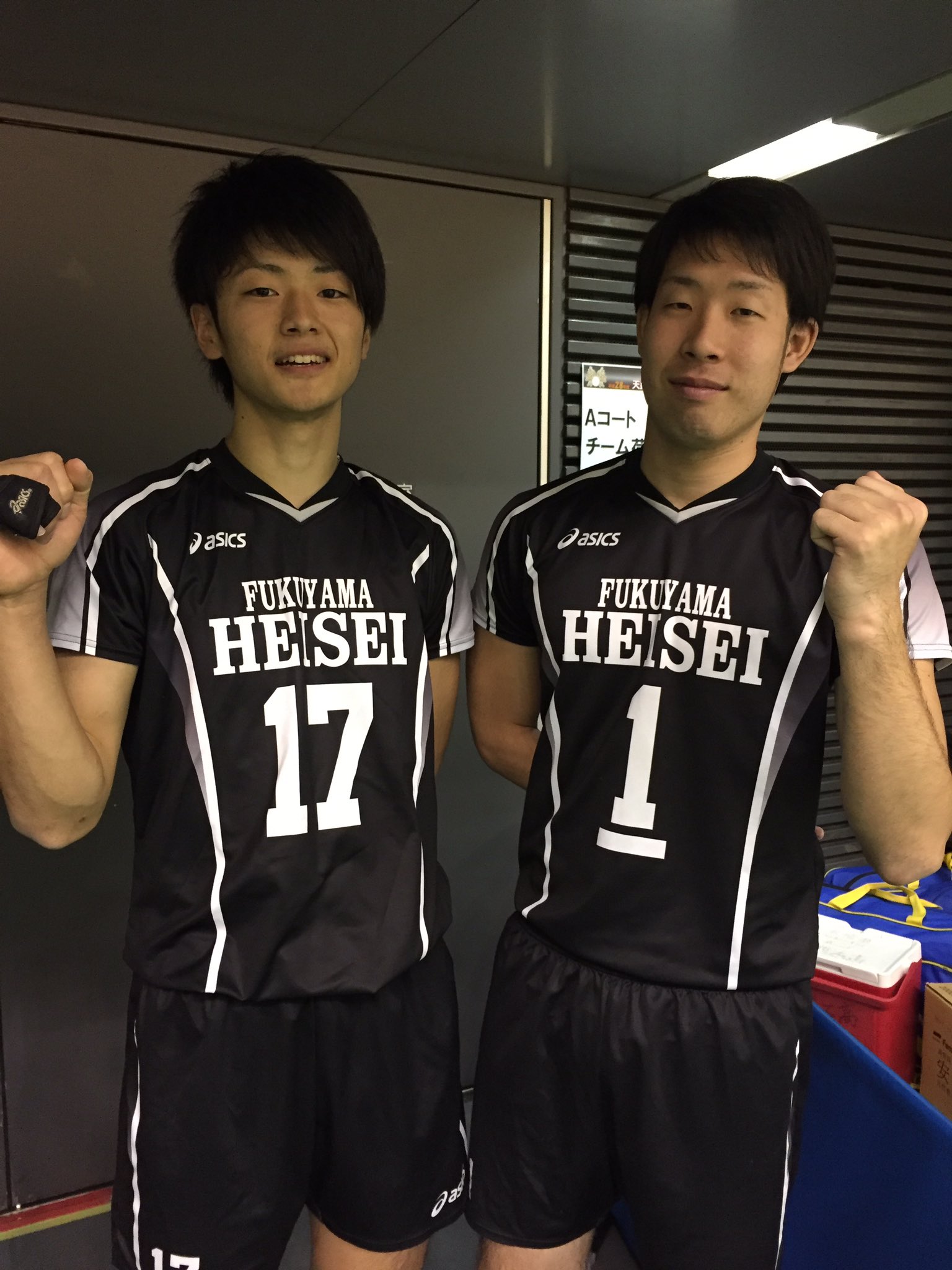 福山平成大学　バレーボール部　ユニフォーム　2018年 福山平成大学 バレーボール シルバー ユニフォーム