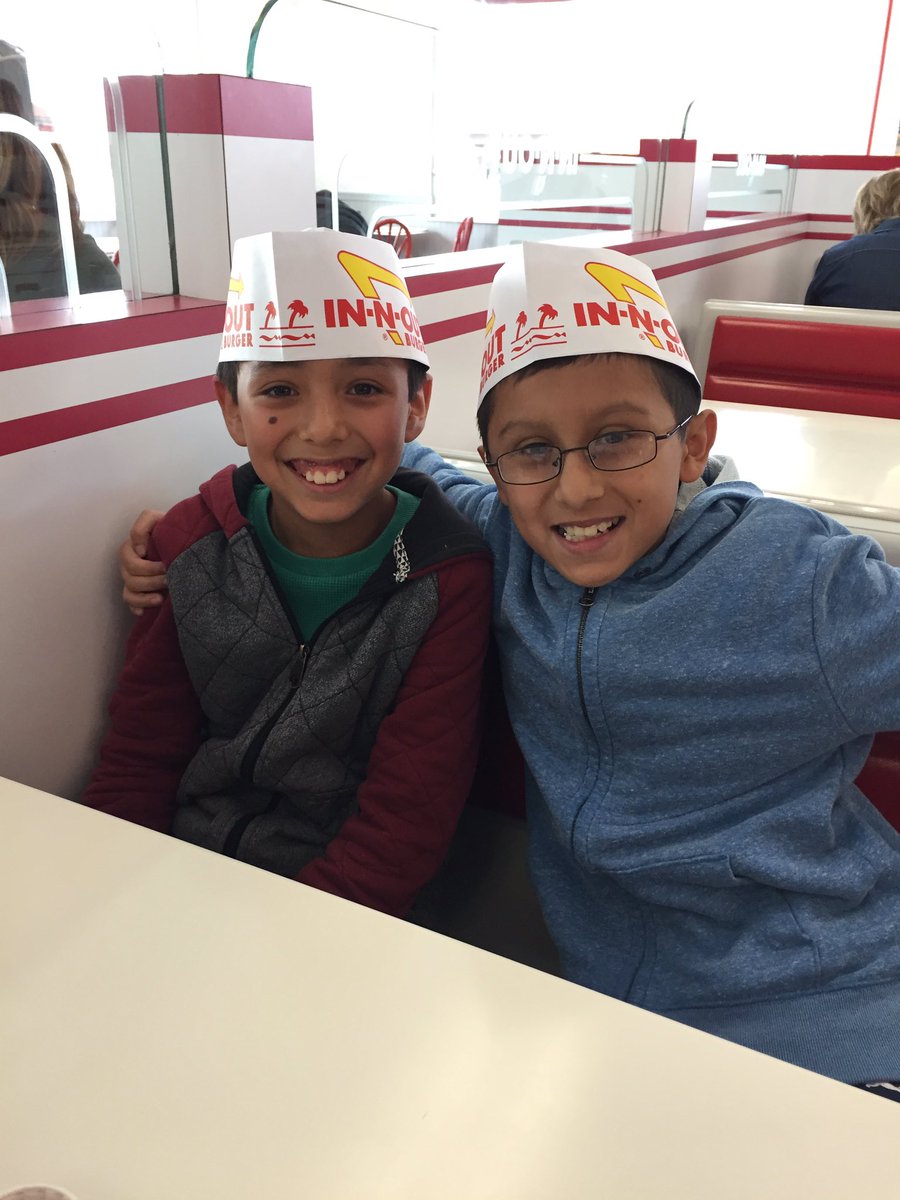 Erin Truxaw (@misstruxaw) on Twitter photo Nothing better than a well- deserved lunch with a great friend! <a href="/ADES_SMUSD/">Alvin Dunn School</a> @tessward3 Nothing better than a well- deserved lunch with a great friend! <a href="/ADES_SMUSD/">Alvin Dunn School</a> @tessward3