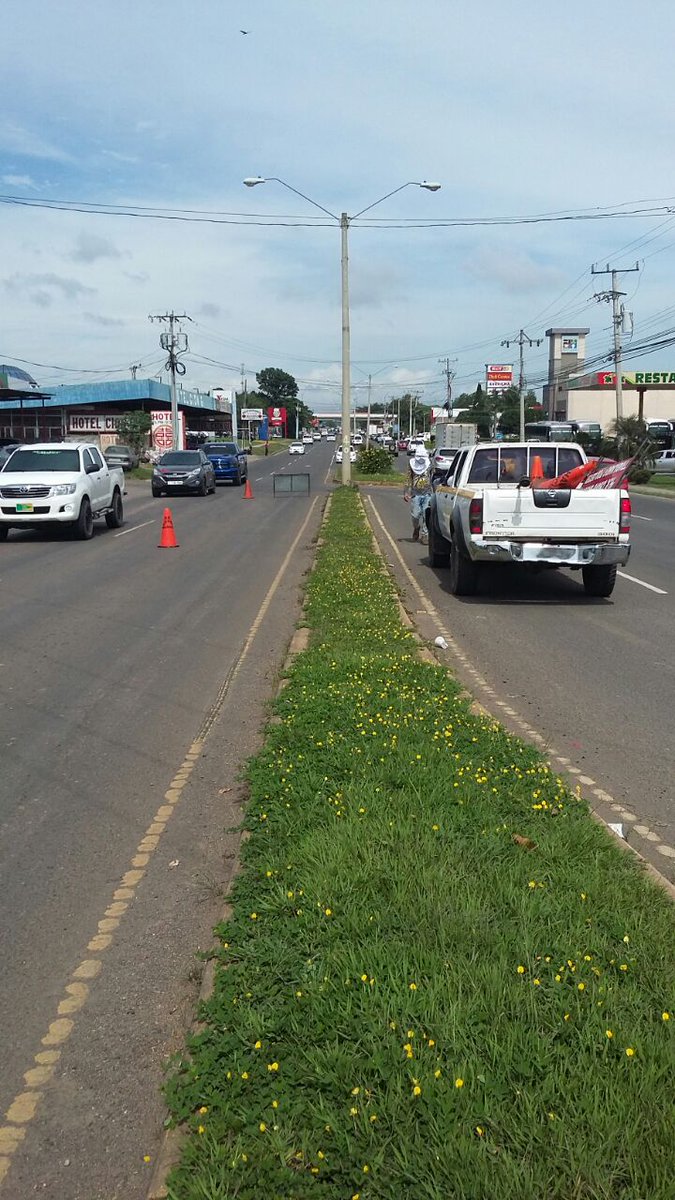 chavo_gar's tweet photo. Hoy limpiando las iletas de las calles de nuestro corregimiento, Gracias por el apoyo recibido. Seguimos Abriendo Camino Bendiciones a todos https://t.co/Vb7iCp2LZv