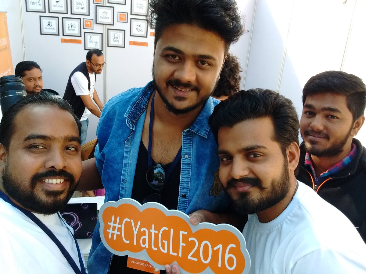 harendrasingh's tweet image. I'm Creative Yatri at #GujLitFest2016 #CYatGLF2016.. Visit our booth of #CreativeYatra and Click a Selfie...