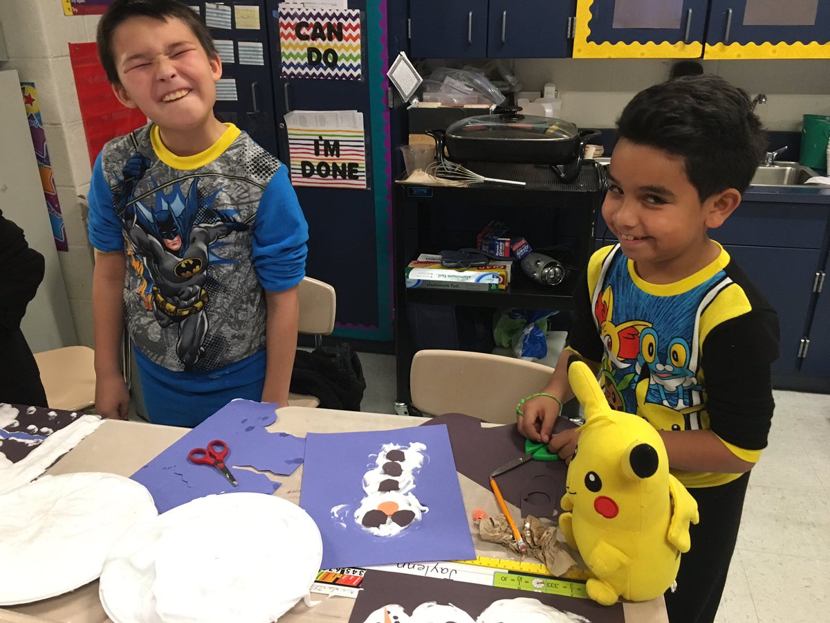 thejiffburnell's tweet photo. Everyday we have fun, but some days we have a LOT of fun! #artinclass #christmascraft @fallhamiltoneos https://t.co/lMwoigS9hM