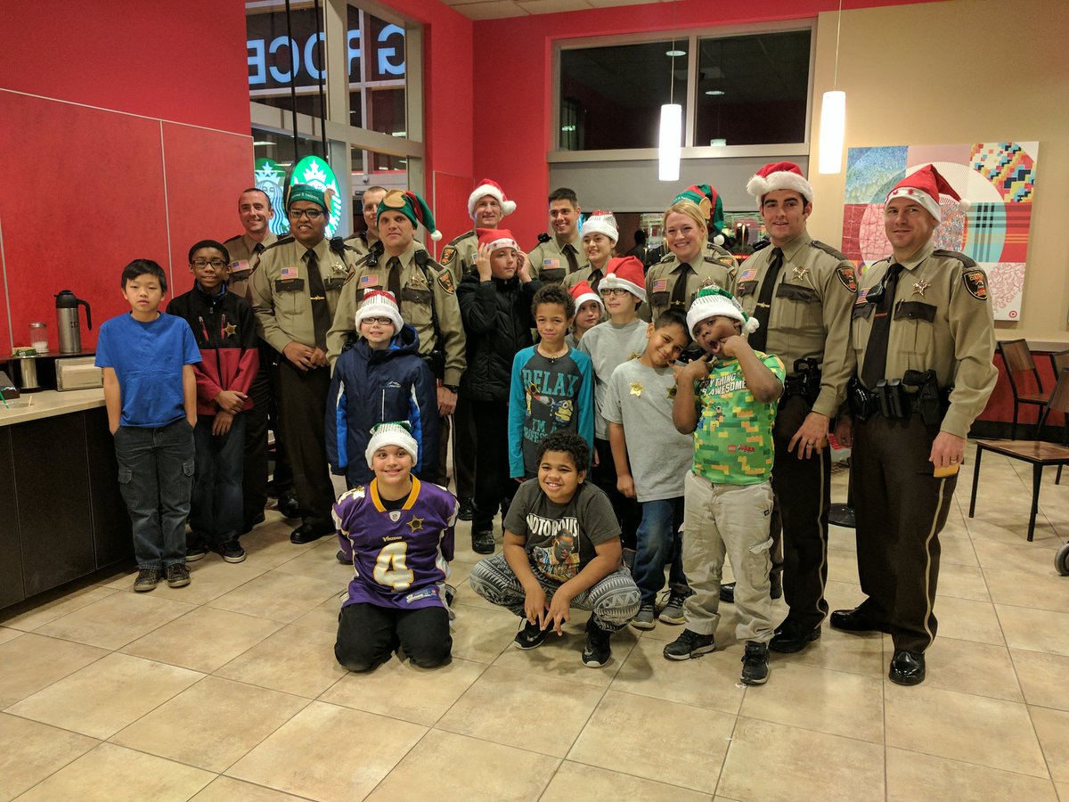 TPS_Nick's tweet photo. #HeroesAndHelpers #Target&amp;Blue @jonaltena @AdamFroeber @whitekatie1 @SeanMathew_5  @CristinErdman https://t.co/f0Kwv8lhlc